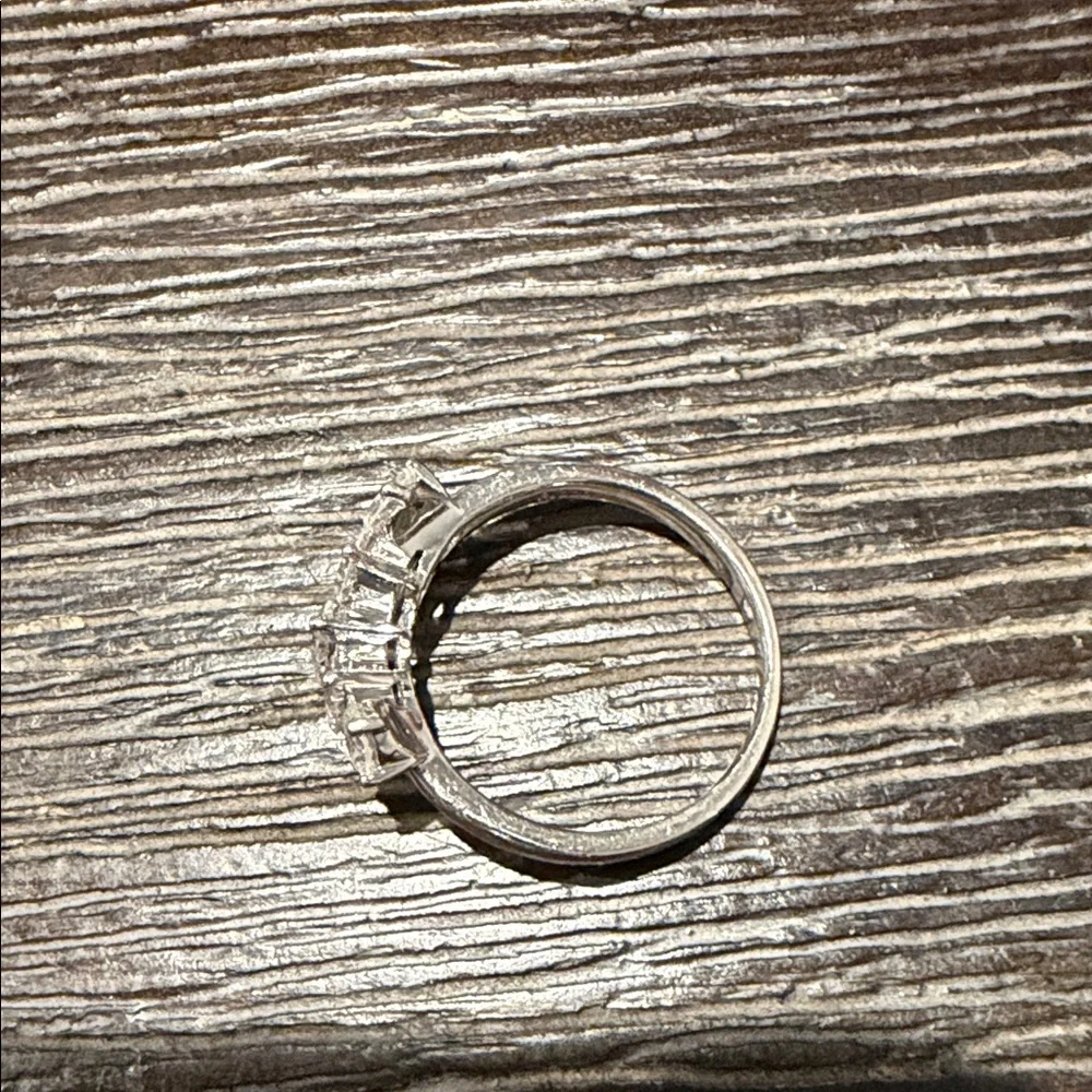 Elegant Silver Diamond Ring - Picture 2 of 4